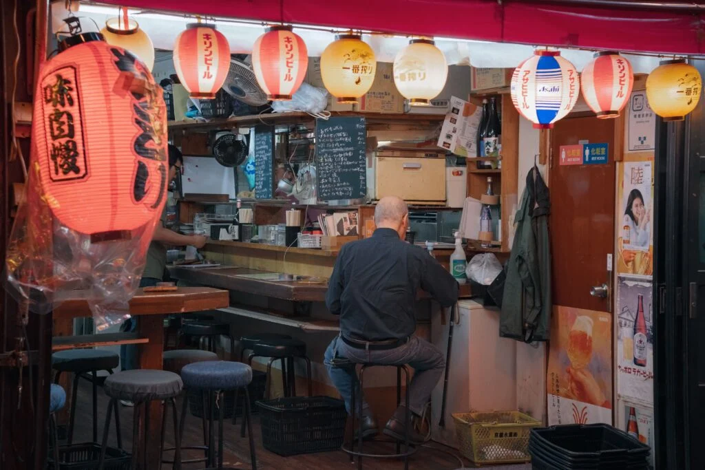 ベルギービールのパブから、鶏料理の茶屋でシメる夜