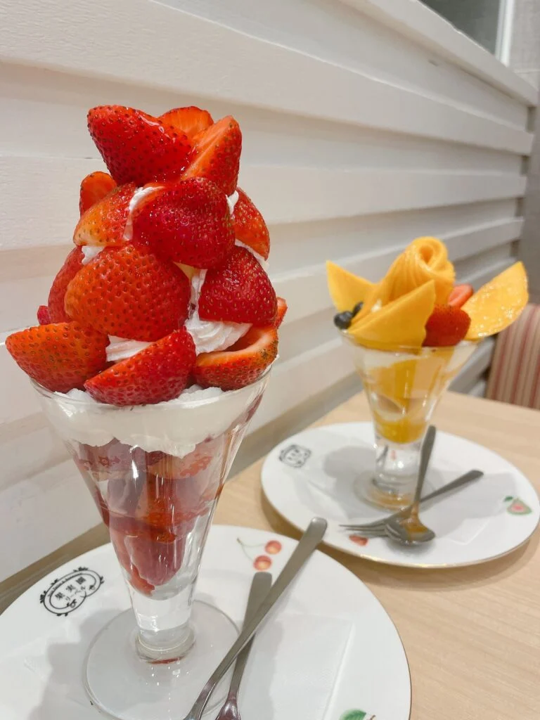 なんばのレトロ喫茶とパフェ専門店をはしごする映えプラン