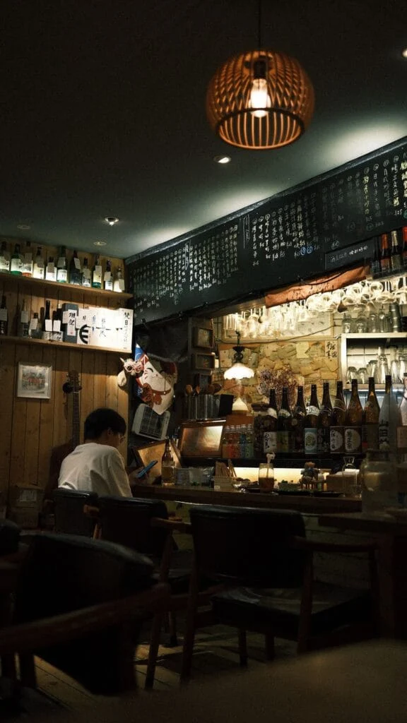 梅田で昼から乾杯、立ち飲み屋を3軒はしごする休日プラン