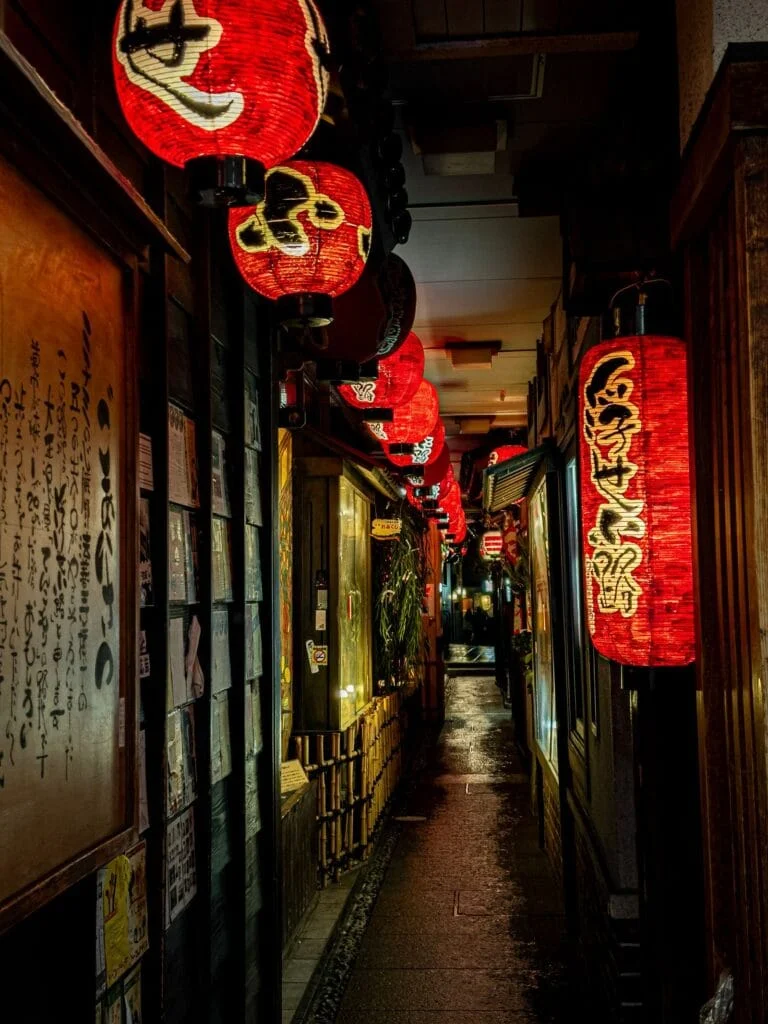 地元っ子おすすめ、神戸の隠れ家バーに寄り道するプラン